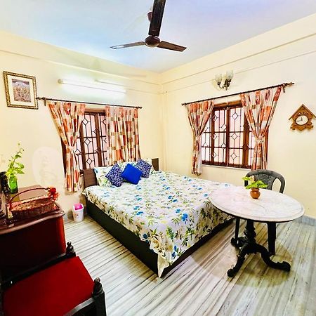 Spacious Apt With Antique Furniture ,Ac & Kitchen Kolkata Exterior photo