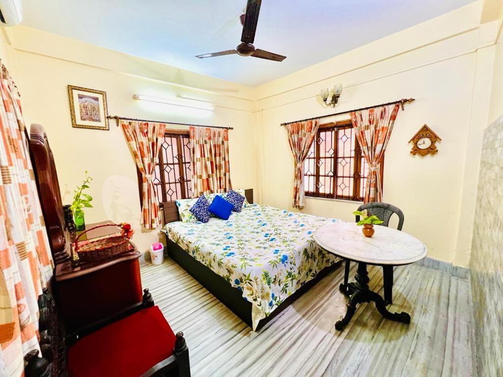 Spacious Apt With Antique Furniture ,Ac & Kitchen Kolkata Exterior photo