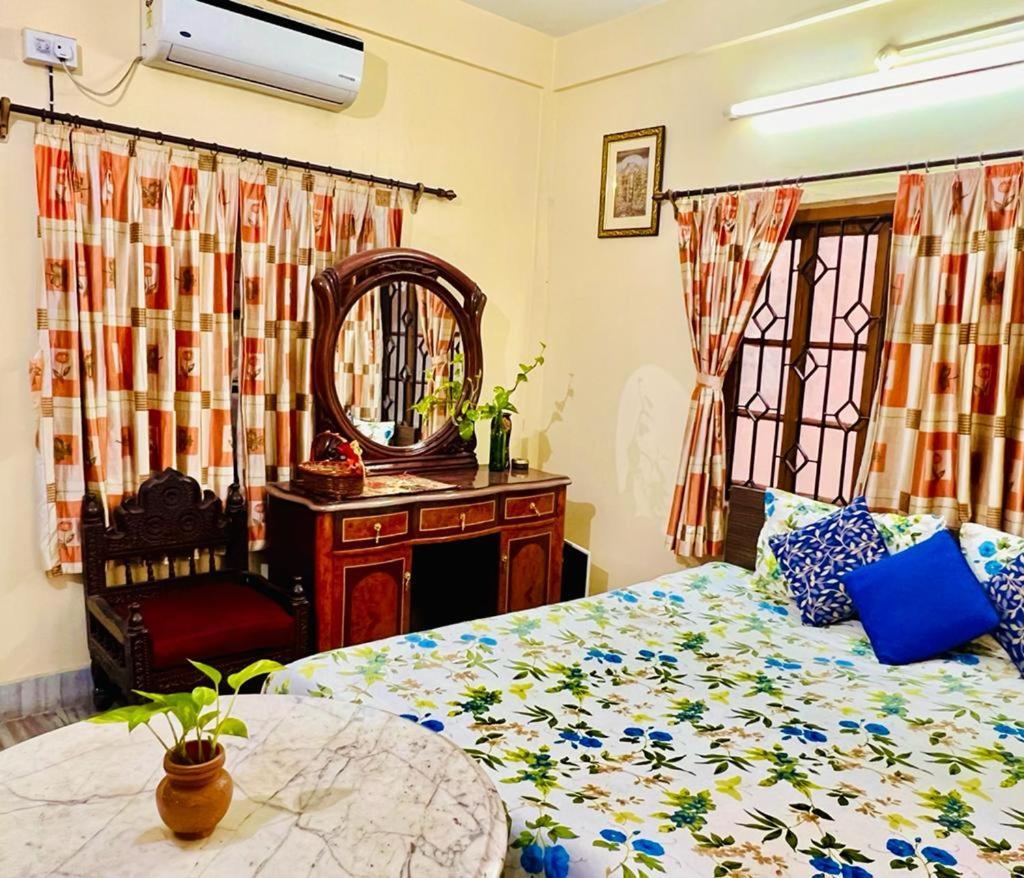 Spacious Apt With Antique Furniture ,Ac & Kitchen Kolkata Exterior photo