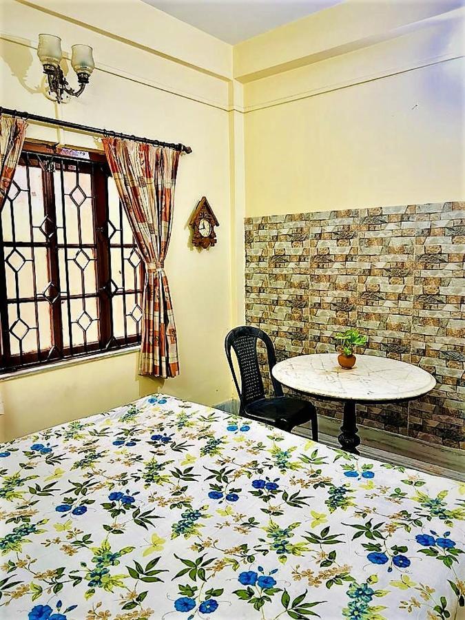 Spacious Apt With Antique Furniture ,Ac & Kitchen Kolkata Exterior photo