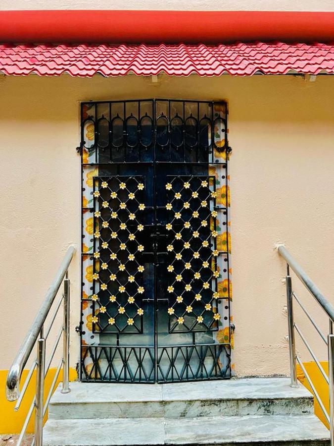 Spacious Apt With Antique Furniture ,Ac & Kitchen Kolkata Exterior photo