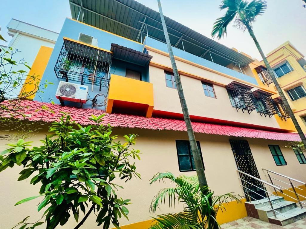 Spacious Apt With Antique Furniture ,Ac & Kitchen Kolkata Exterior photo